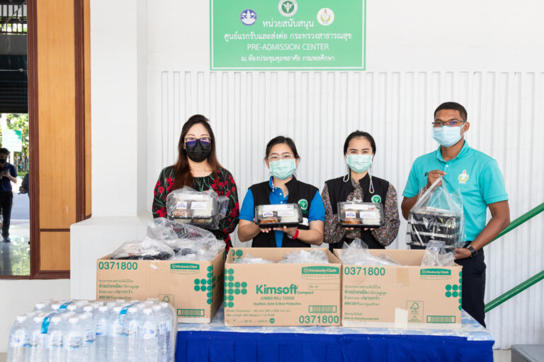 Dusit Thani College Delivered Meal Boxes to Support Frontline Medical Staff Under Its “Food for Heroes” Project