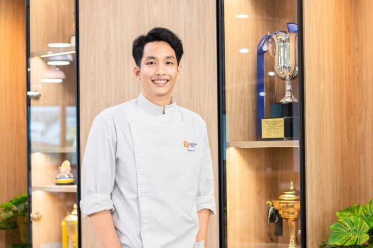 Gain gold medal – be a representative of Thailand! “Pu – Puripat”, Dusit Thani College’s bright future young chef, earns his reward beyond “winner”