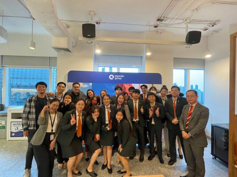 Students of Hospitality Management, Dusit Thani College visit Expedia to broaden tourism business idea 