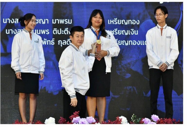 “วิทยาลัยดุสิตธานี นำทัพกวาด 3 รางวัล” เหรียญทองสาขาจัดดอกไม้ ฝีมือแรงงานแห่งชาติ 