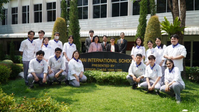 DTC international program students pass on knowledge to Ekamai International School