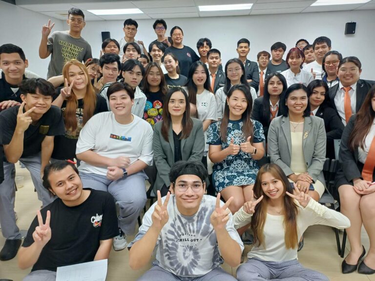 Dusit Thani College invites a property expert to share business management knowledge to the students  