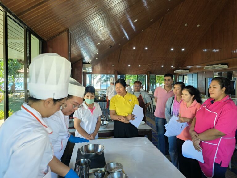 วิทยาลัยดุสิตธานี ร่วมวิจัยและพัฒนาวัตถุดิบให้กับศูนย์ศึกษาการพัฒนาอ่าวคุ้งกระเบน 