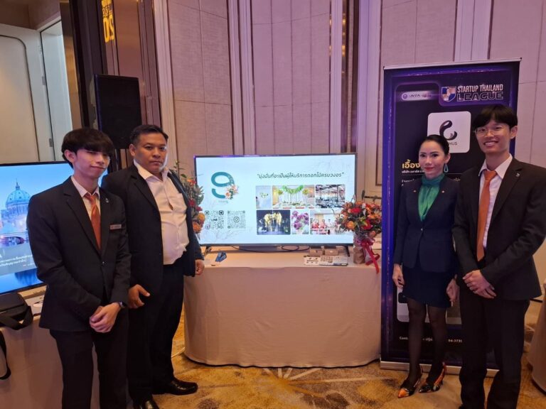 Dusit Thani College students showcase the low-carbon fresh flower bouquet business on the stage of Startup Thailand League 2025 