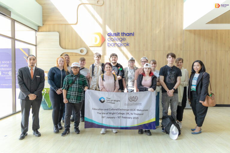 Dusit Thani College greets a group of youth from UK under Education & Cultural Exchange (ECE) Thailand 