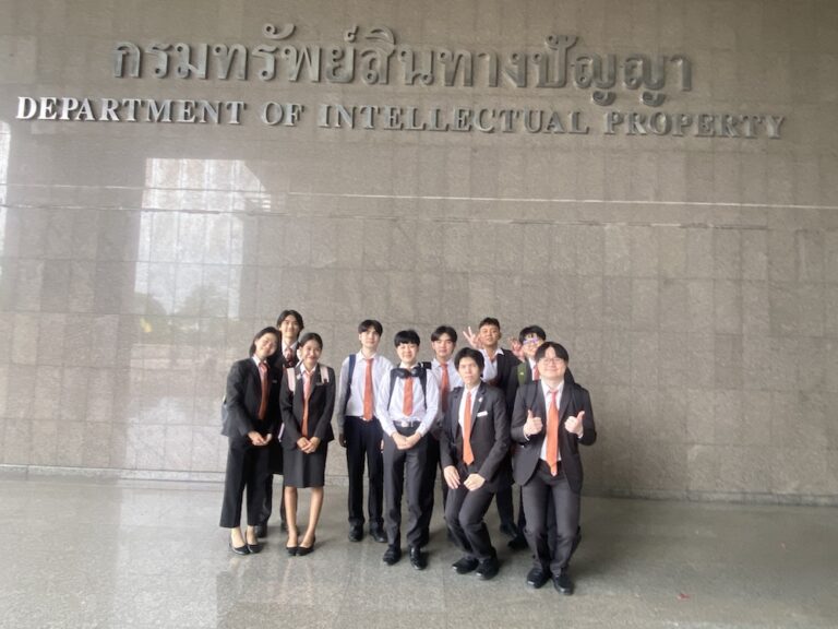 นักศึกษาในรายวิชานวัตกรรมการบริการในธุรกิจสุขภาพและความงาม จดอนุสิทธิบัตรผลงานสุดสร้างสรรค์ต่อยอดจากการเรียนรู้สมุนไพร 