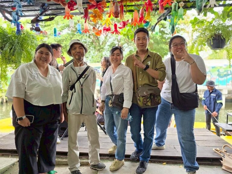 วิทยาลัยดุสิตธานีร่วมทีมพัฒนาหลักสูตรบัณฑิตพันธุ์ใหม่เยือนชุมชนคลองบางมด ศึกษาแหล่งท่องเที่ยวปล่อยคาร์บอนเหลือศูนย์