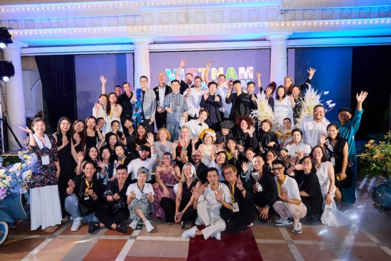 นักศึกษาวิทยาลัยดุสิตธานีเข้ารอบการแข่งขันจัดดอกไม้นานาชาติ ณ นครโฮจิมินห์ เวียดนาม