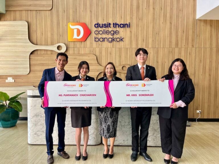 วิทยาลัยดุสิตธานีร่วมแสดงความยินดีแก่นักศึกษาและศิษย์เก่าที่ได้รับทุนฝึกงานในสหรัฐอเมริกา 