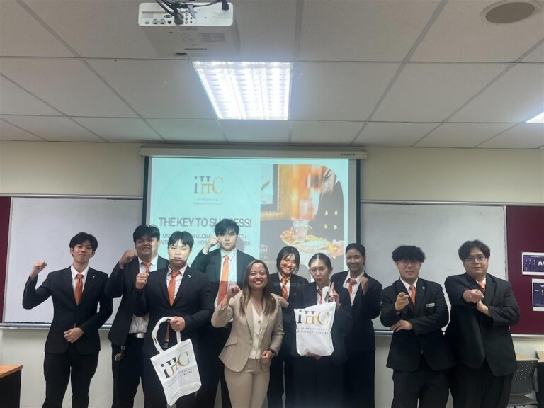 วิทยาลัยดุสิตธานีจัดสอบวัดระดับภาษาอังกฤษ CEFR ด้วยโปรแกรม DynEd ควบคู่กิจกรรมแนะแนวฝึกงานต่างประเทศ เสริมสร้างความพร้อมสู่เวทีสากล