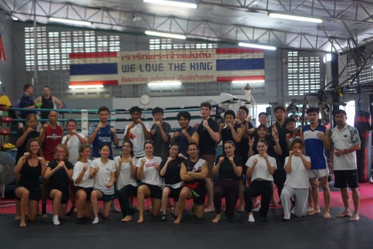 วิทยาลัยดุสิตธานีนำนักศึกษาต่างชาติเรียนรู้มวยไทย พร้อมชมมวยไทย 7 สี ในโครงการ DTC Fun Fight  