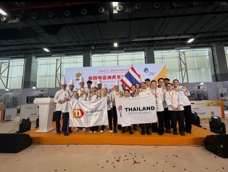 นักศึกษาและคณาจารย์วิทยาลัยดุสิตธานี ประกาศความสำเร็จบนเวทีระดับนานาชาติ Asian Pastry Young Chefs Challenge (APYC) 2026 ที่กวางโจว 